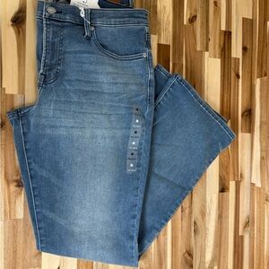 Lucky Brand Women's Straight Leg Jeans in Medium Blue